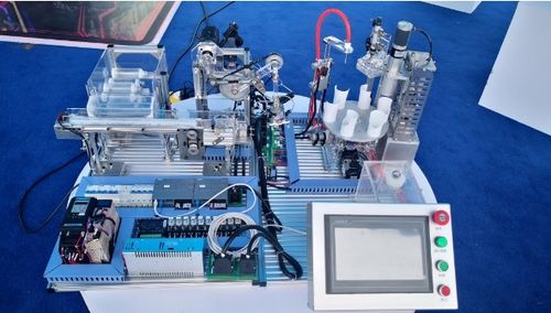 未来可期 多款智能产品展示,贵州工业职业技术学院产教融合效果显著